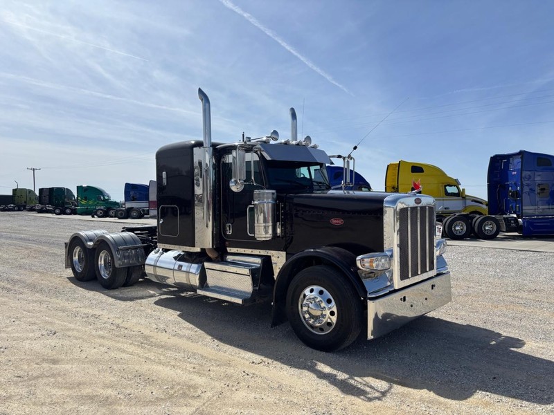 Peterbilt 389 Vehicle Full-screen Gallery Image 04