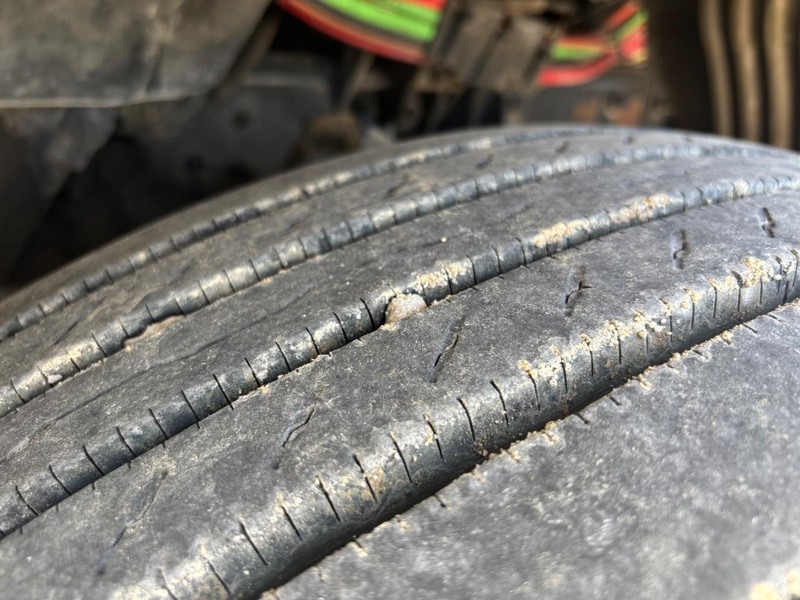 Freightliner CASCADIA Vehicle Full-screen Gallery Image 08