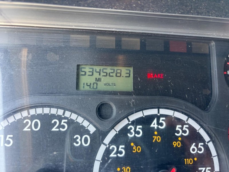 Freightliner CASCADIA Vehicle Full-screen Gallery Image 12