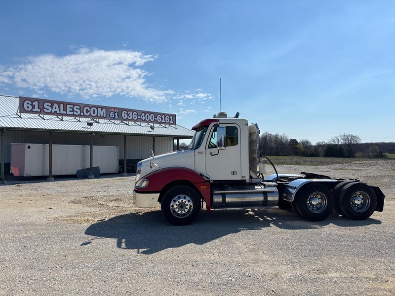 Freightliner COLUMBIA Vehicle Full-screen Gallery Image 01