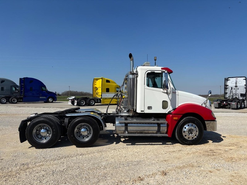 Freightliner COLUMBIA Vehicle Full-screen Gallery Image 05