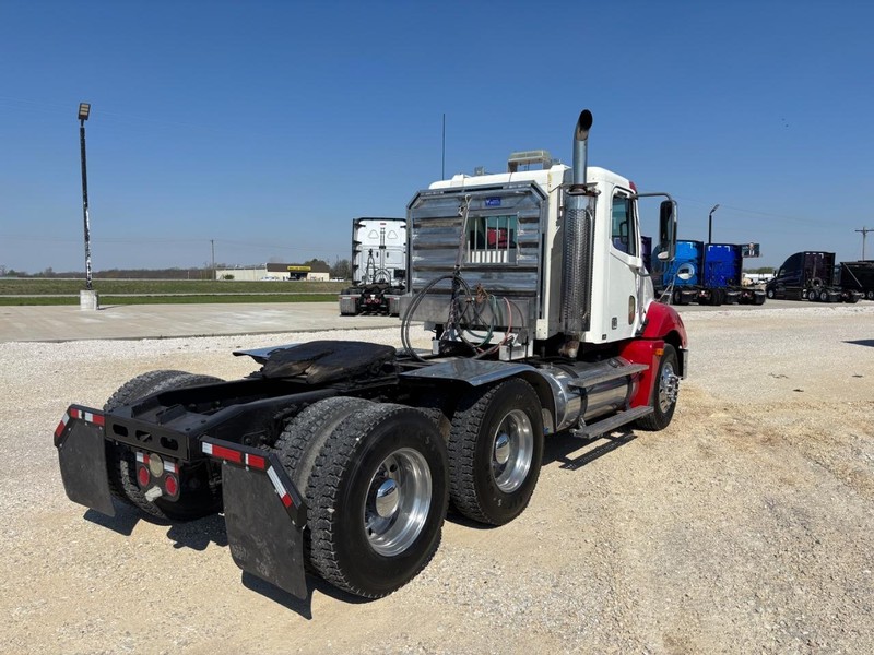 Freightliner COLUMBIA Vehicle Full-screen Gallery Image 06