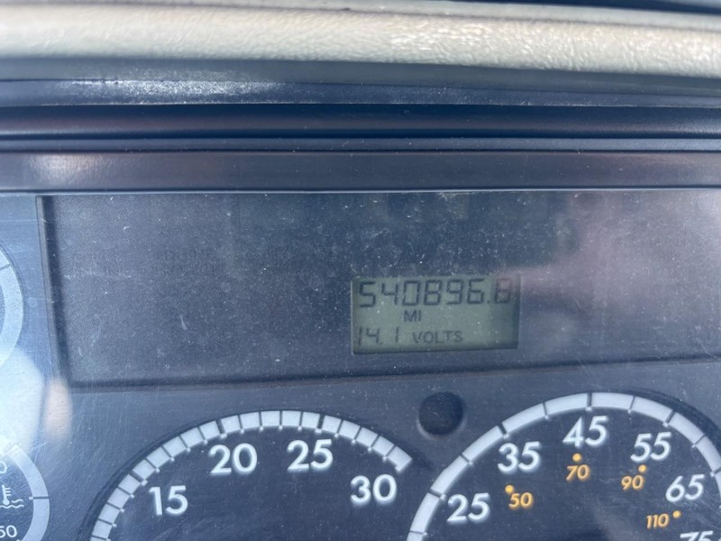 Freightliner COLUMBIA Vehicle Full-screen Gallery Image 14