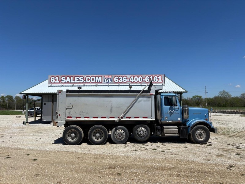 Western Star 4900 Vehicle Full-screen Gallery Image 01