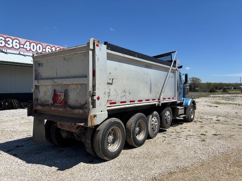 Western Star 4900 Vehicle Full-screen Gallery Image 05