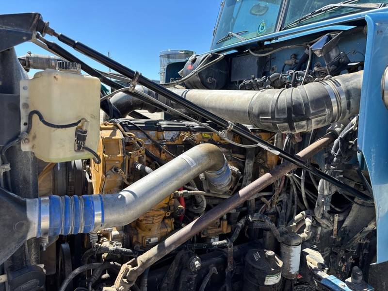 Western Star 4900 Vehicle Full-screen Gallery Image 06