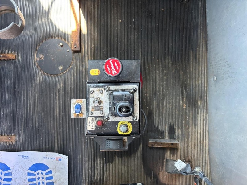 Western Star 4900 Vehicle Full-screen Gallery Image 12