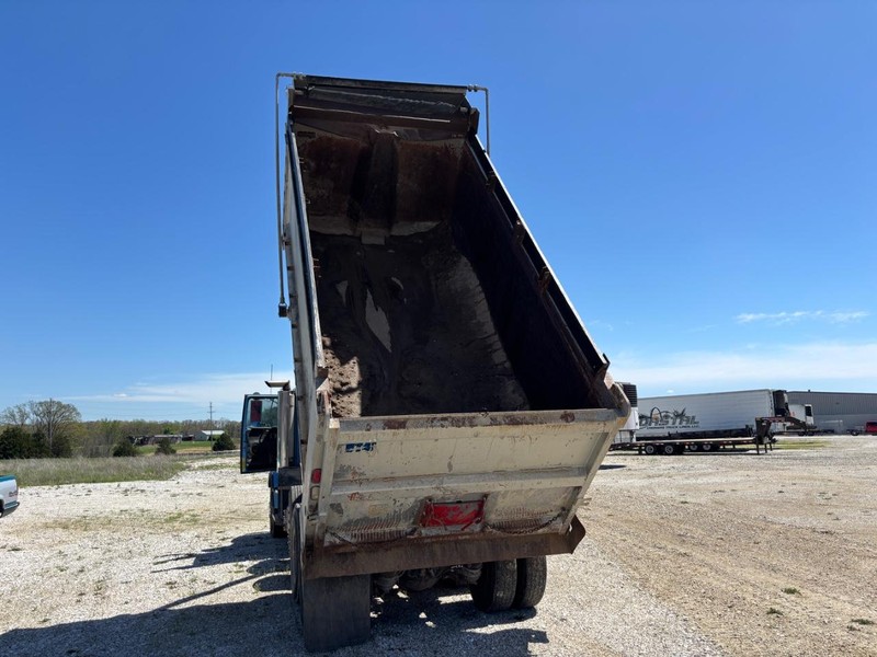 Western Star 4900 Vehicle Full-screen Gallery Image 14