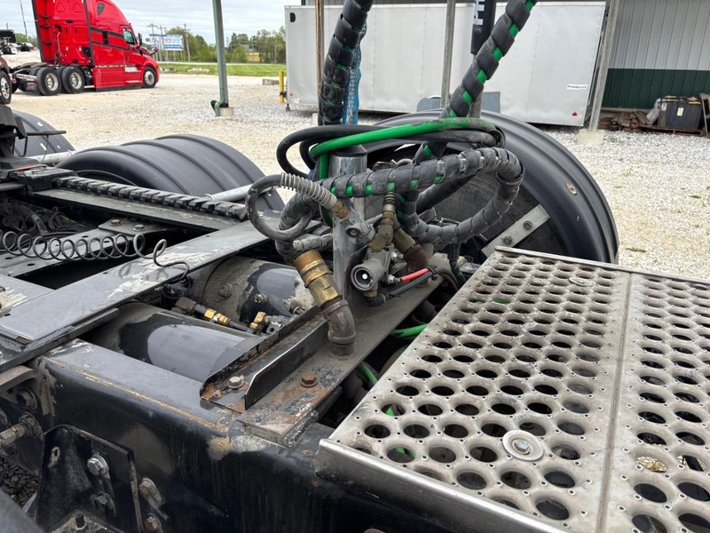 Western Star 4900 Vehicle Full-screen Gallery Image 11