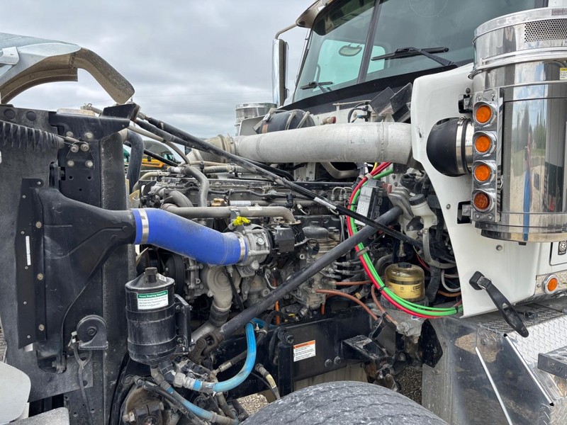 Western Star 4900 Vehicle Full-screen Gallery Image 16