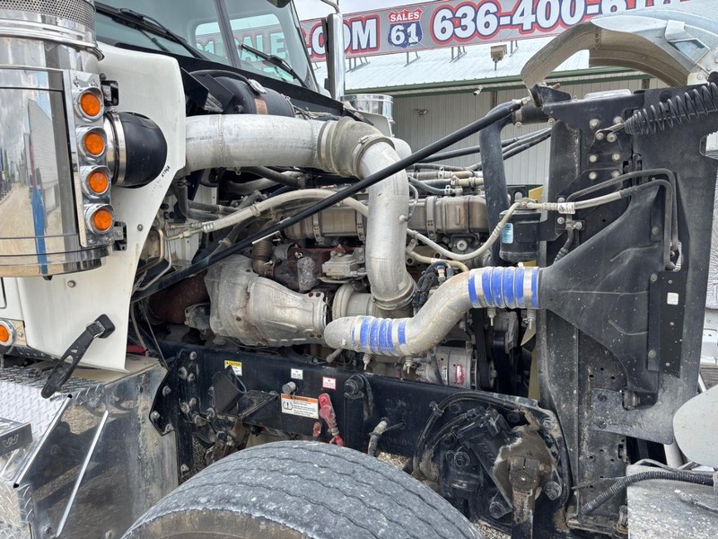 Western Star 4900 Vehicle Full-screen Gallery Image 17
