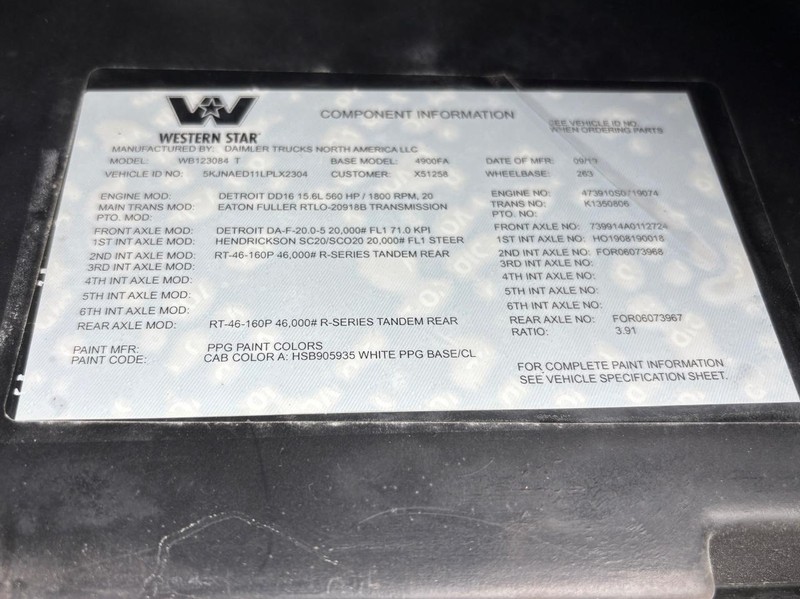 Western Star 4900 Vehicle Full-screen Gallery Image 28