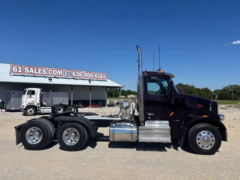 Peterbilt 567 Vehicle Full-screen Gallery Image 01