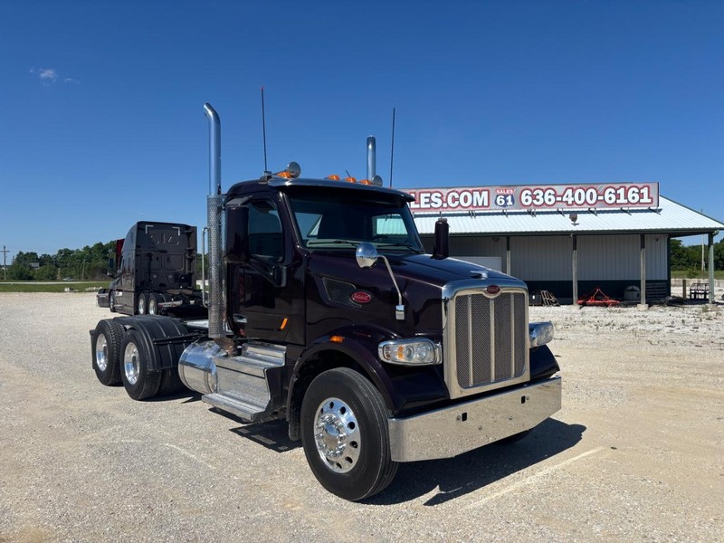 Peterbilt 567 Vehicle Full-screen Gallery Image 02