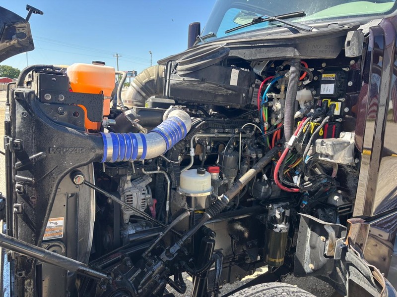 Peterbilt 567 Vehicle Full-screen Gallery Image 07