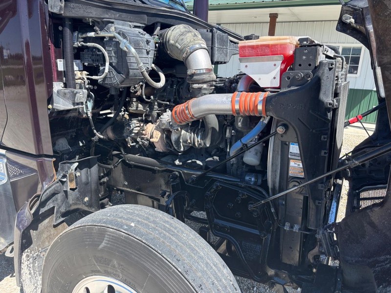 Peterbilt 567 Vehicle Full-screen Gallery Image 08