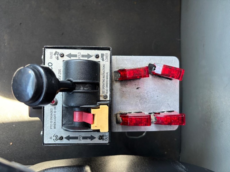 Peterbilt 567 Vehicle Full-screen Gallery Image 19