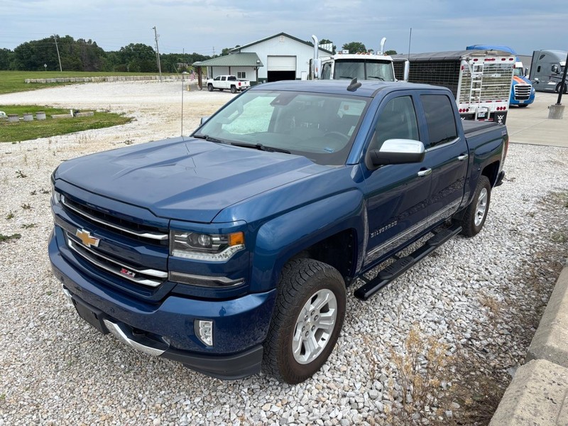 Chevrolet Silverado 1500 Vehicle Full-screen Gallery Image 02
