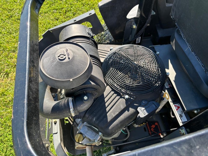 Spartan RT HD 72 Vehicle Full-screen Gallery Image 05