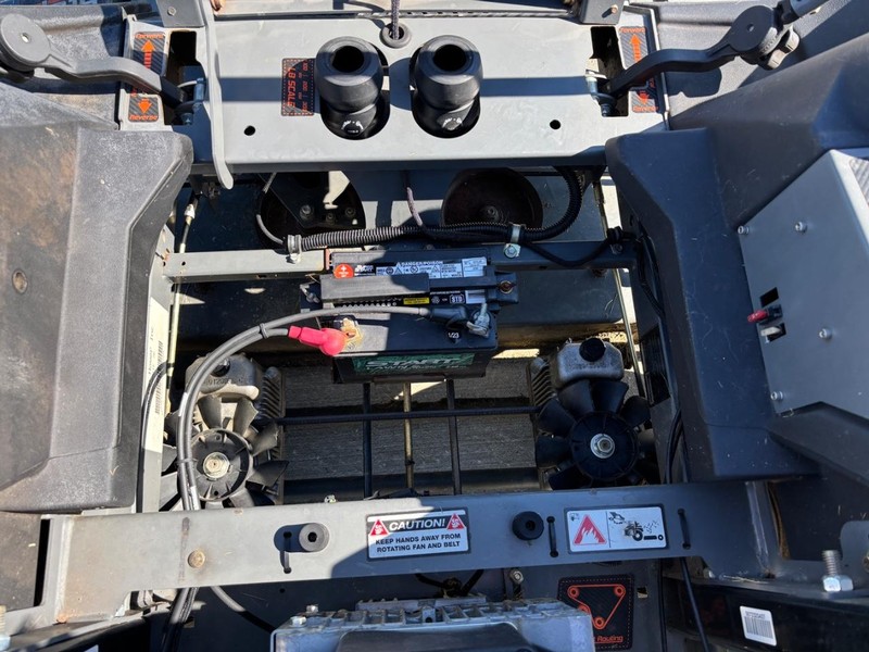 Spartan RT HD 72 Vehicle Full-screen Gallery Image 11