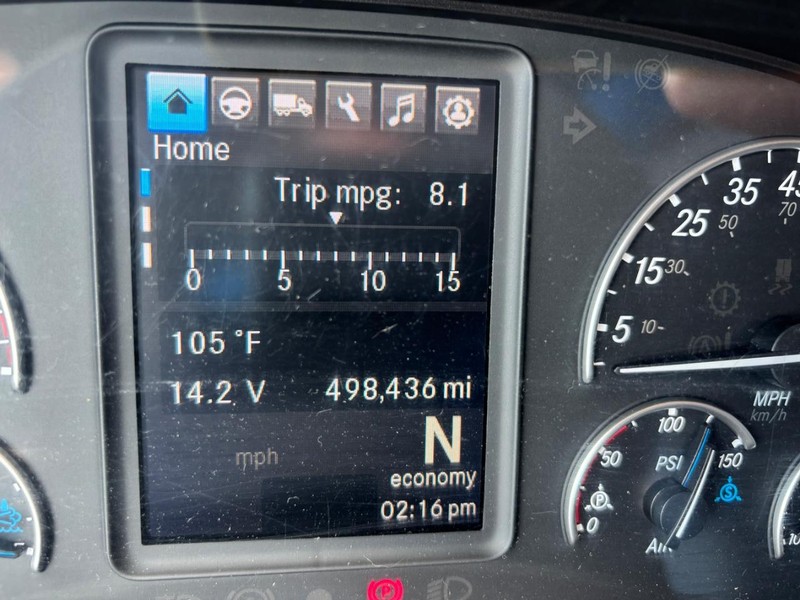 Freightliner CASCADIA Vehicle Full-screen Gallery Image 09