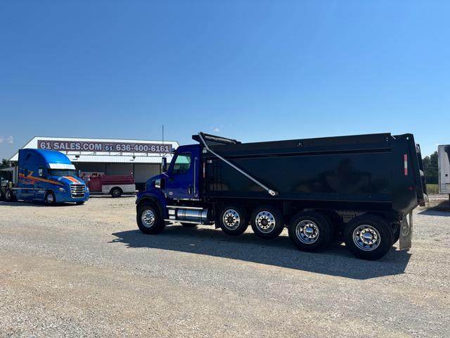 Western Star 47X Vehicle Full-screen Gallery Image 02
