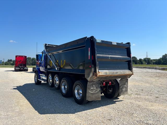 Western Star 47X Vehicle Full-screen Gallery Image 06