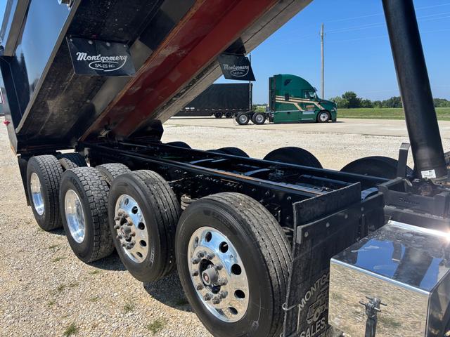 Western Star 47X Vehicle Full-screen Gallery Image 10