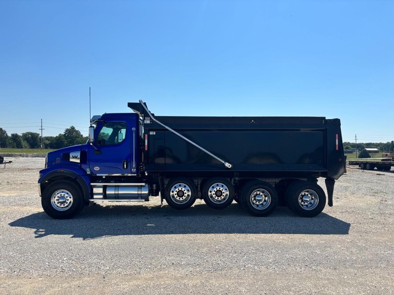 Western Star 47X Vehicle Full-screen Gallery Image 01