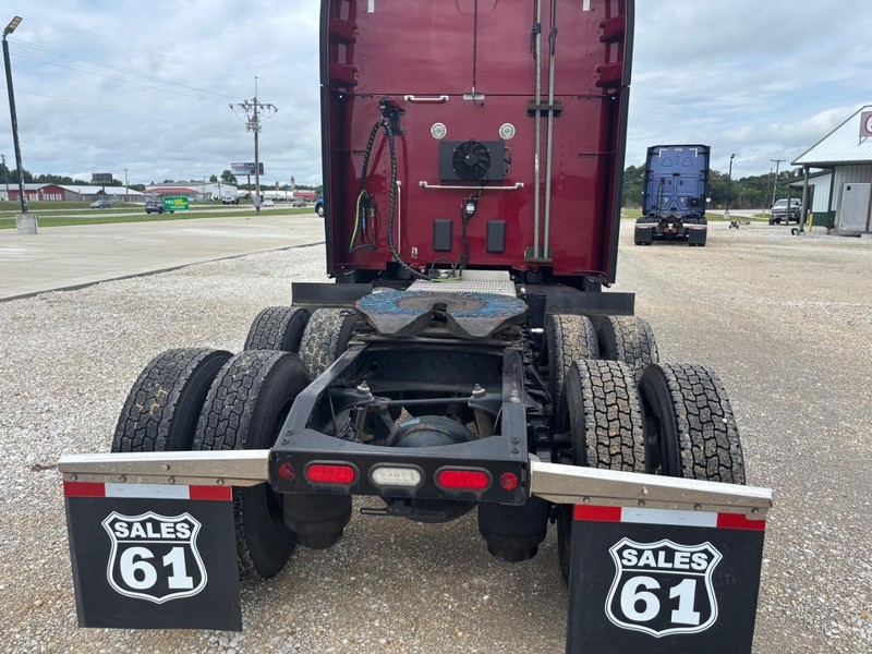 Peterbilt 579 Vehicle Full-screen Gallery Image 06