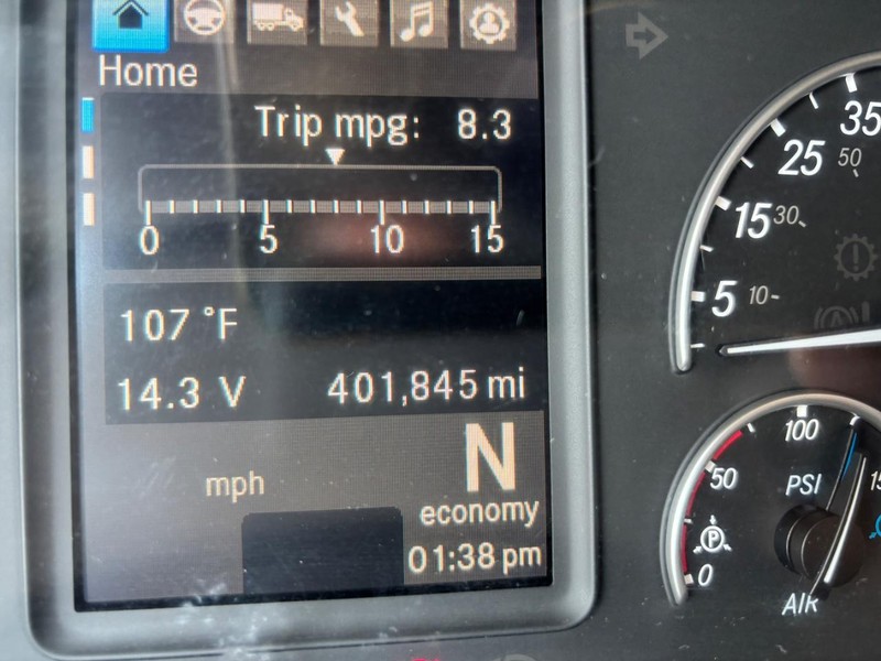 Freightliner CASCADIA Vehicle Full-screen Gallery Image 12