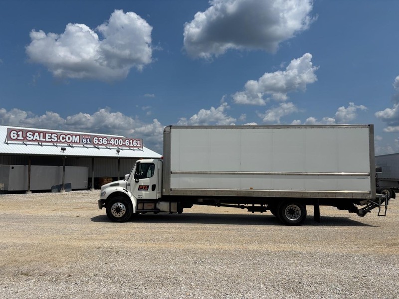 Freightliner BUSINESS M106 Vehicle Full-screen Gallery Image 01