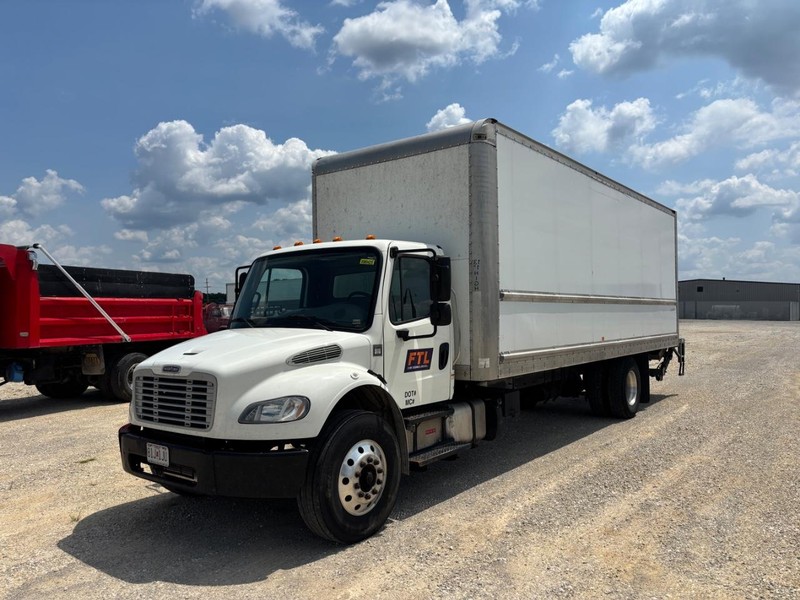 Freightliner BUSINESS M106 Vehicle Full-screen Gallery Image 02