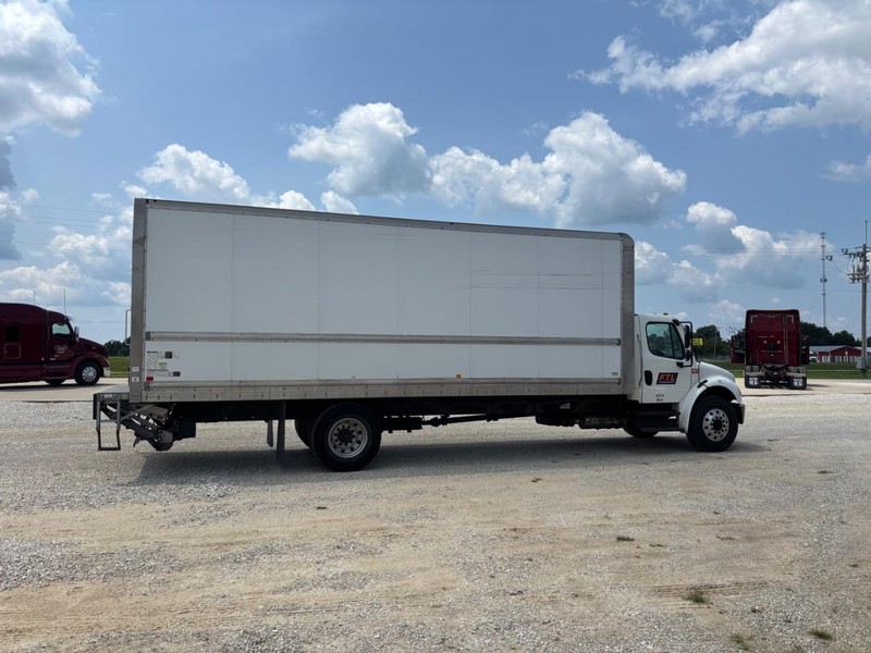 Freightliner BUSINESS M106 Vehicle Full-screen Gallery Image 03