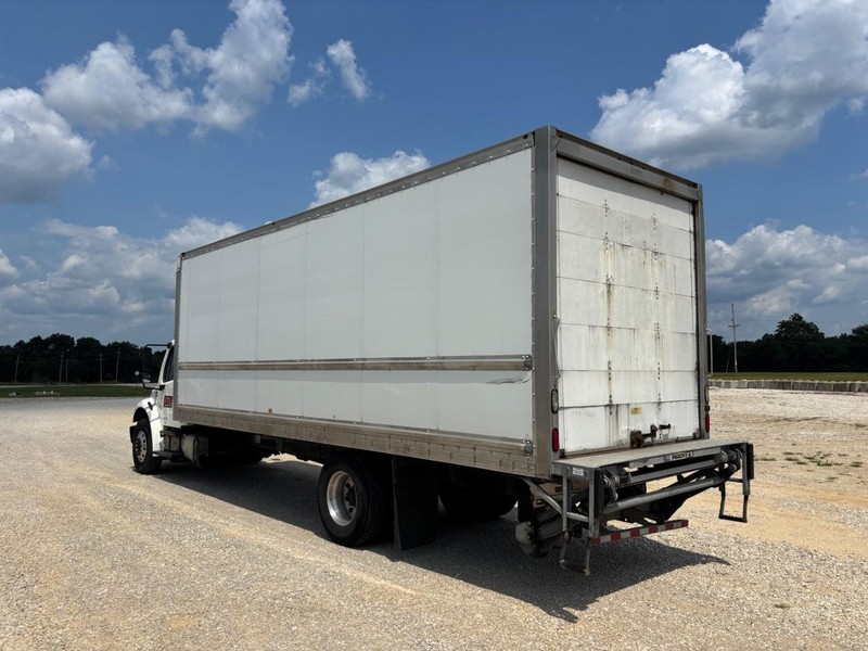 Freightliner BUSINESS M106 Vehicle Full-screen Gallery Image 04