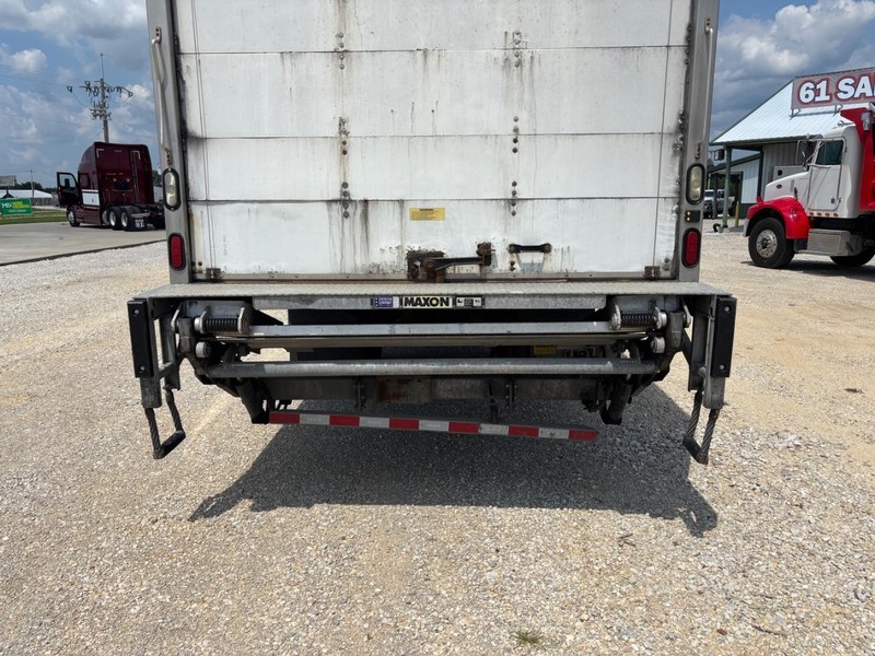 Freightliner BUSINESS M106 Vehicle Full-screen Gallery Image 08