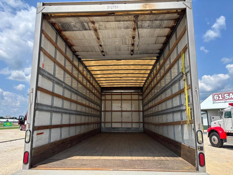 Freightliner BUSINESS M106 Vehicle Full-screen Gallery Image 09