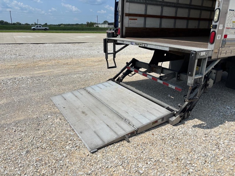 Freightliner BUSINESS M106 Vehicle Full-screen Gallery Image 12
