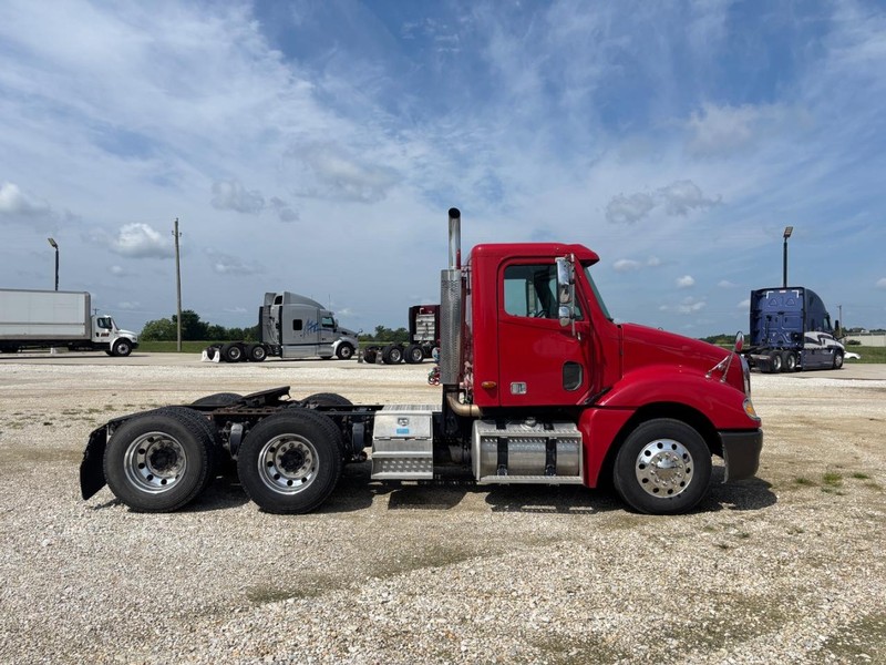 Freightliner COLUMBIA Vehicle Full-screen Gallery Image 04
