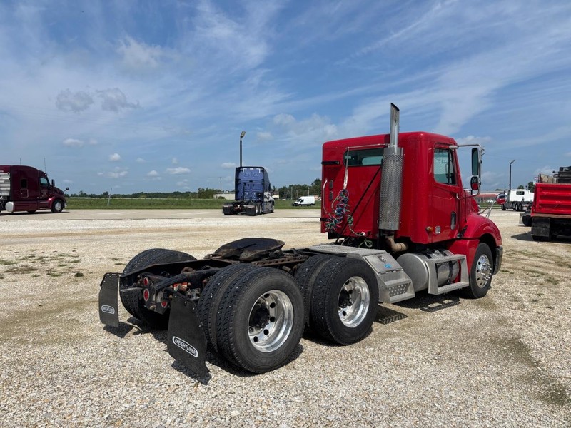 Freightliner COLUMBIA Vehicle Full-screen Gallery Image 05