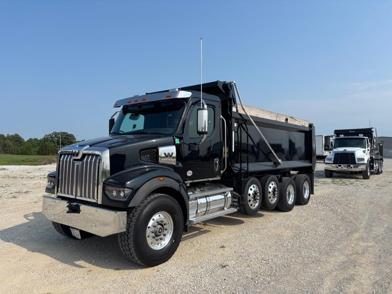Western Star 47X Vehicle Full-screen Gallery Image 02