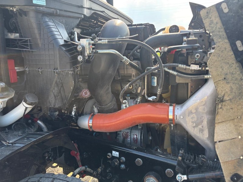 Western Star 47X Vehicle Full-screen Gallery Image 11
