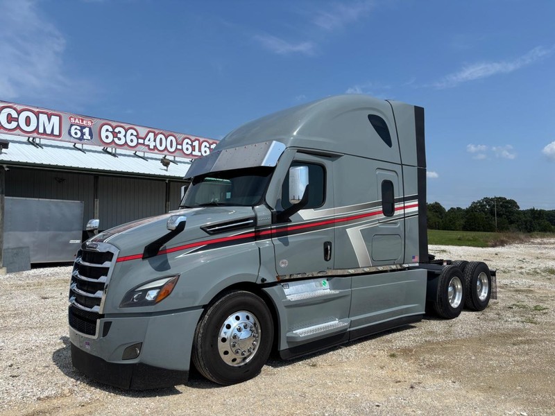 Freightliner CASCADIA Vehicle Full-screen Gallery Image 02