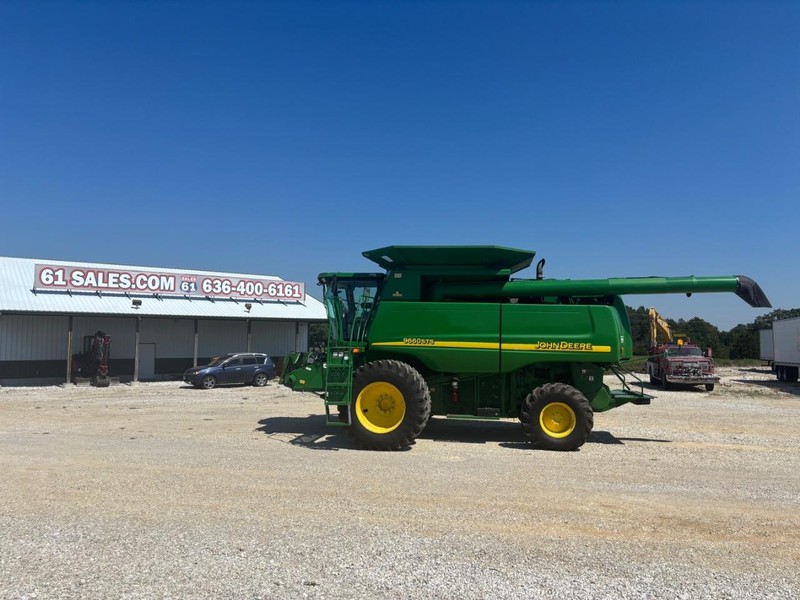 John Deere 9660STS Vehicle Full-screen Gallery Image 01
