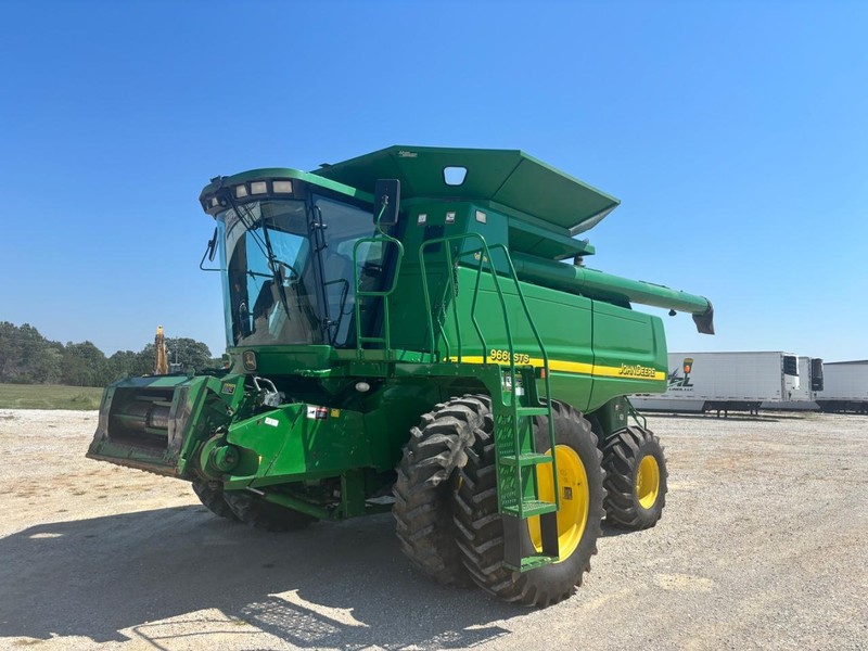 John Deere 9660STS Vehicle Full-screen Gallery Image 03