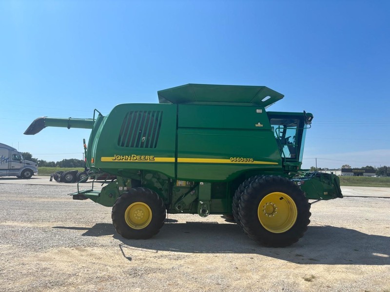 John Deere 9660STS Vehicle Full-screen Gallery Image 05