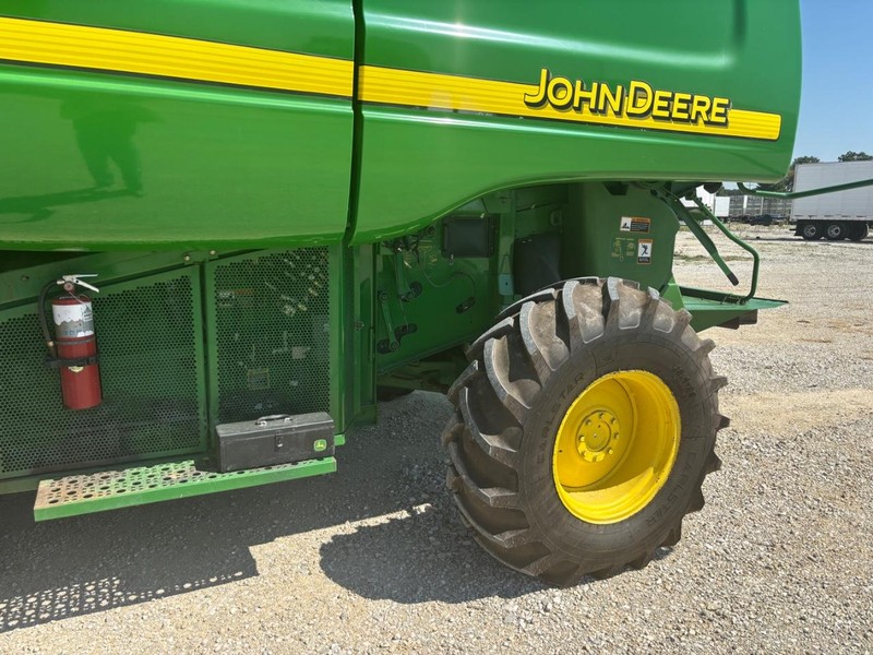 John Deere 9660STS Vehicle Full-screen Gallery Image 13