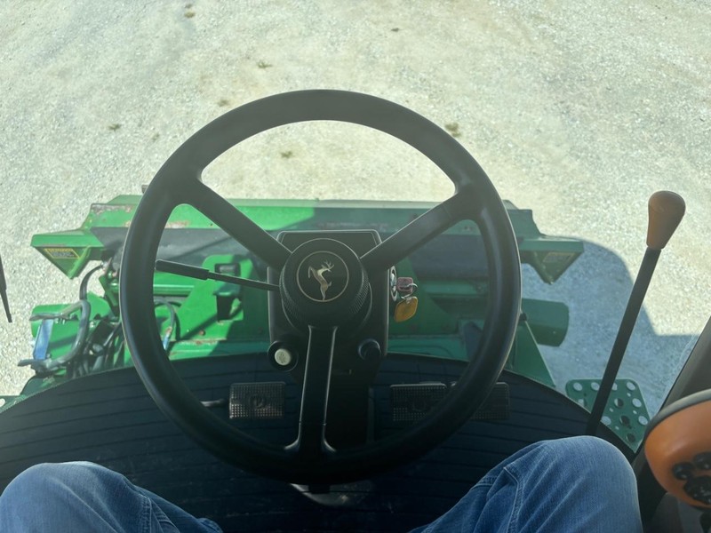 John Deere 9660STS Vehicle Full-screen Gallery Image 15