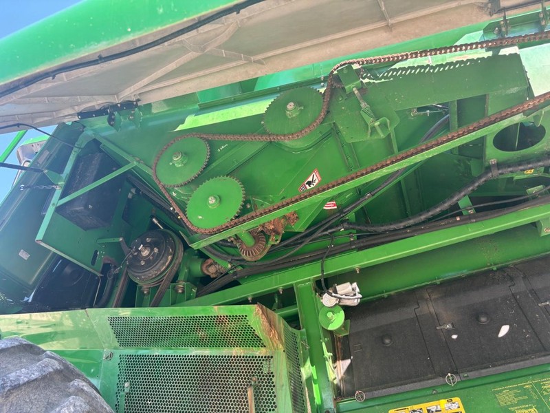 John Deere 9660STS Vehicle Full-screen Gallery Image 20