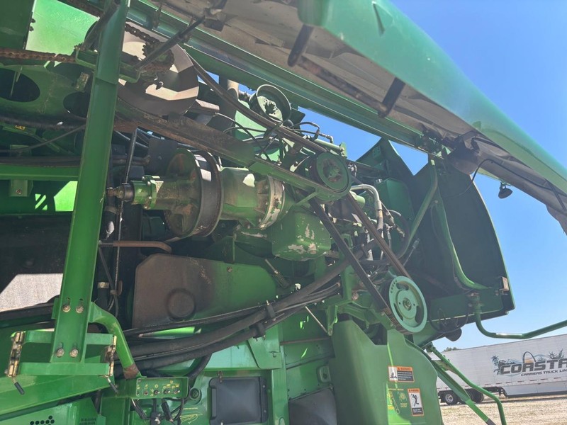 John Deere 9660STS Vehicle Full-screen Gallery Image 21